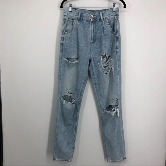 AMERICAN EAGLE Mom‎ Jeans Light Wash Destructed Womens Size 2L - Picture 1 of 8